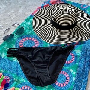 Hollister Swim Bikini Bottom in S-M NWOT